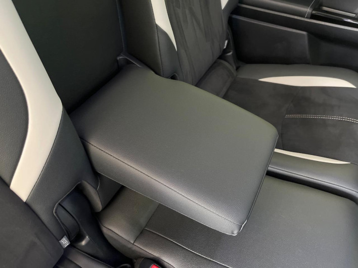 2016 Toyota Prius α DAA-ZVW41W (UW-6a029972d08ec)[27]
