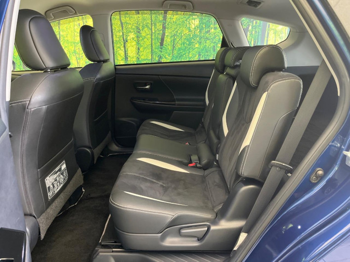 2016 Toyota Prius α DAA-ZVW41W (UW-6a029972d08ec)[9]
