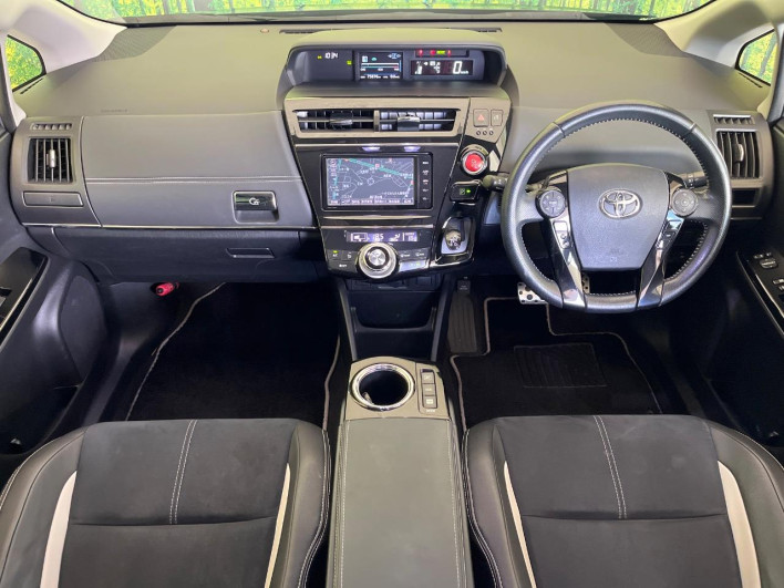 2016 Toyota Prius α DAA-ZVW41W (UW-6a029972d08ec)[29]