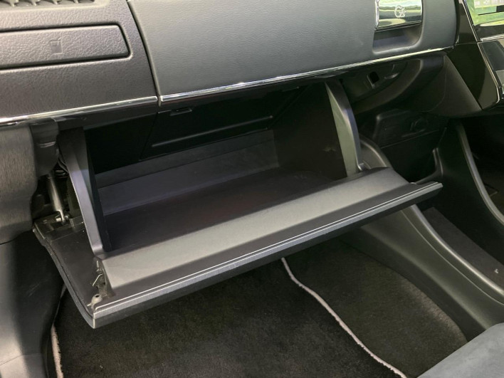 2016 Toyota Prius α DAA-ZVW41W (UW-6a029972d08ec)[13]