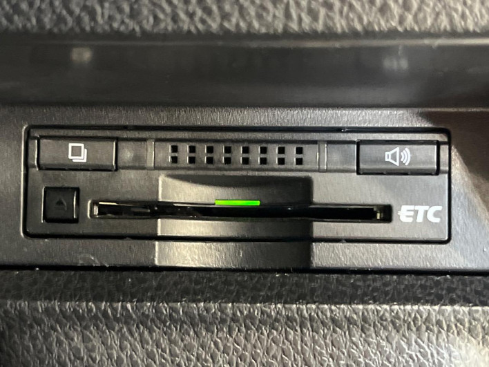 2016 Toyota Noah DAA-ZWR80G (UW-6a02997a36d5b)[25]