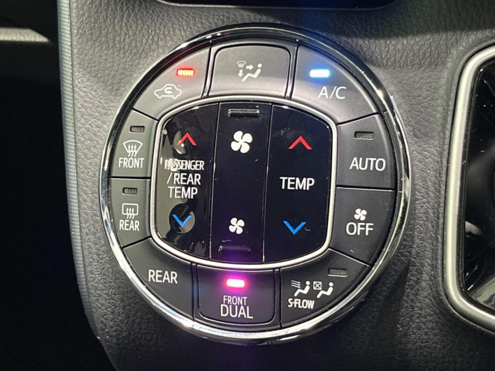 2016 Toyota Noah DAA-ZWR80G (UW-6a02997a36d5b)[12]