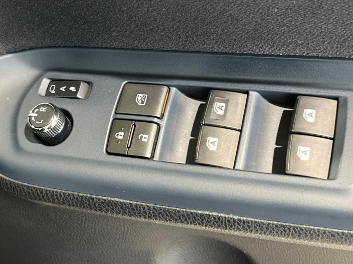 2016 Toyota Noah DAA-ZWR80G (UW-6a02997a36d5b)[29]