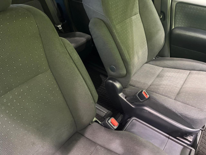 2016 Toyota Noah DAA-ZWR80G (UW-6a02997a36d5b)[26]