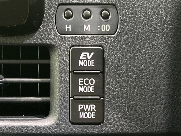 2016 Toyota Noah DAA-ZWR80G (UW-6a02997a36d5b)[15]