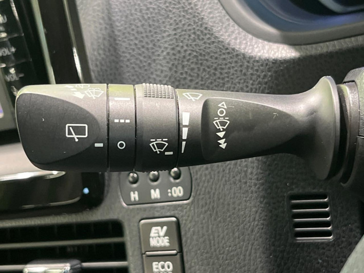 2016 Toyota Noah DAA-ZWR80G (UW-6a02997a36d5b)[19]