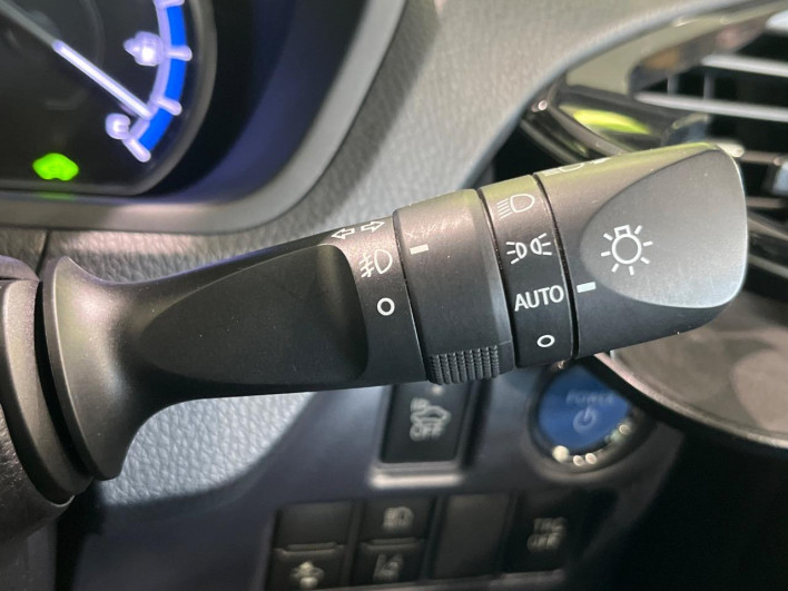 2016 Toyota Noah DAA-ZWR80G (UW-6a02997a36d5b)[20]