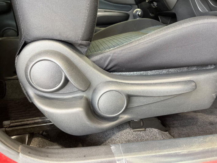 2013 Nissan Note DBA-E12 (UW-6a03ea44c84a2)[25]