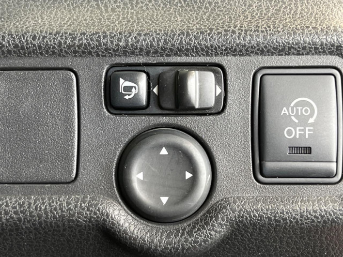 2013 Nissan Note DBA-E12 (UW-6a03ea44c84a2)[26]