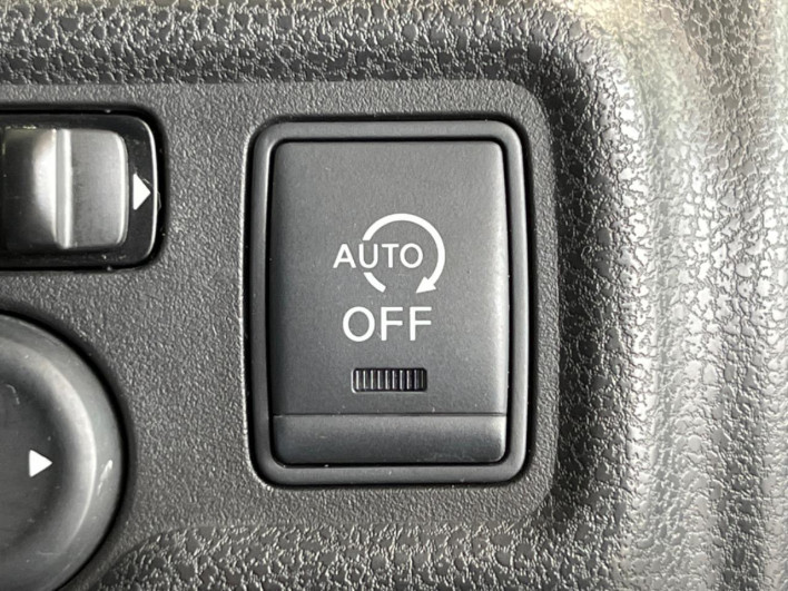 2013 Nissan Note DBA-E12 (UW-6a03ea44c84a2)[27]