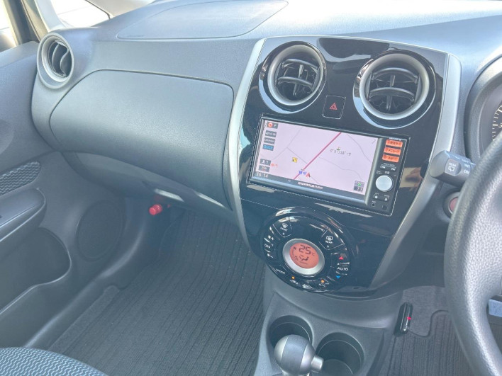 2014 Nissan Note DBA-E12 (UW-6a03ea463d637)[16]