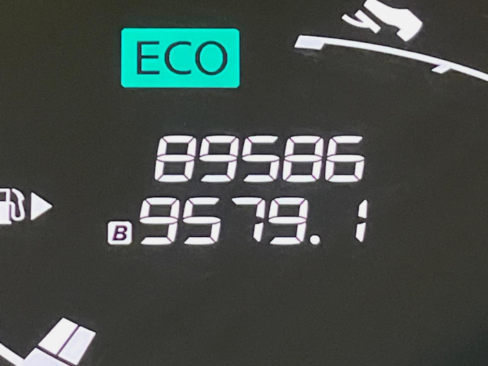 2014 Nissan Serena DBA-FNC26 (UW-6a03ea4d8a93b)[2]