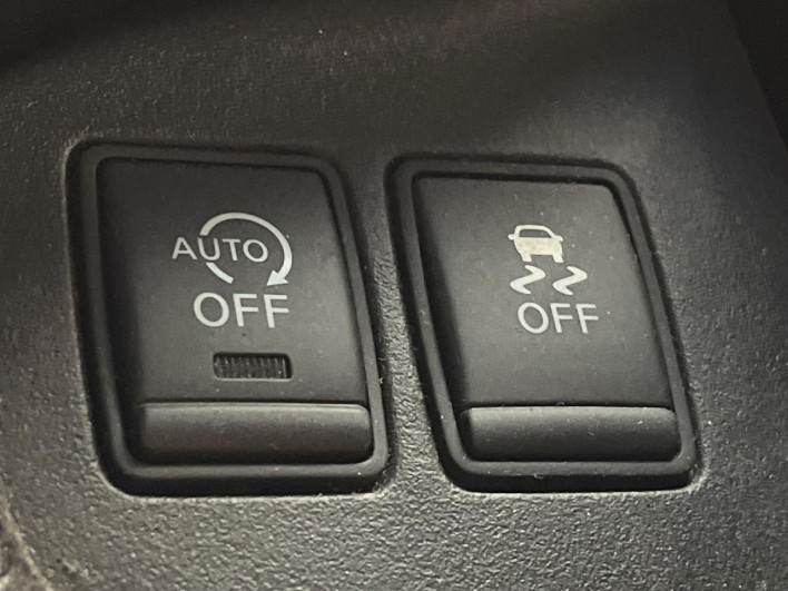 2014 Nissan Serena DBA-FNC26 (UW-6a03ea4d8a93b)[29]