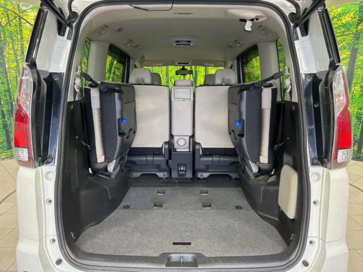 2016 Nissan Serena DAA-GFC27 (UW-6a03ea5375fdd)[19]