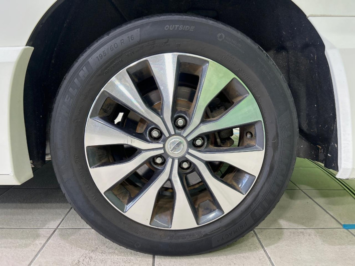 2016 Nissan Serena DAA-GFC27 (UW-6a03ea5375fdd)[11]