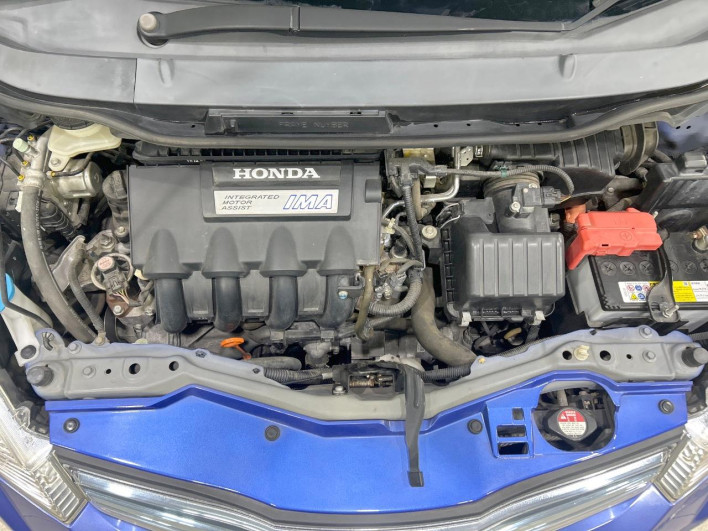 2010 Honda Fit Hybrid DAA-GP1 (UW-6a03ea5b7b345)[4]