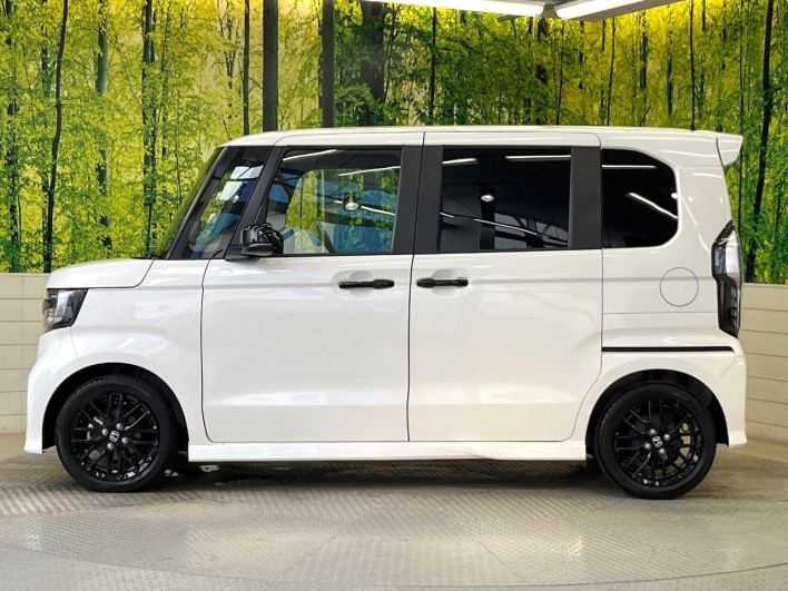 2022 Honda N-BOX CUSTOM 6BA-JF3 (UW-6a03ea822cc3b)[25]