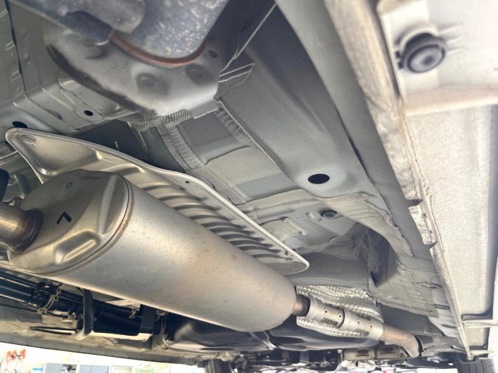 2022 Honda N-BOX CUSTOM 6BA-JF3 (UW-6a03ea822cc3b)[11]