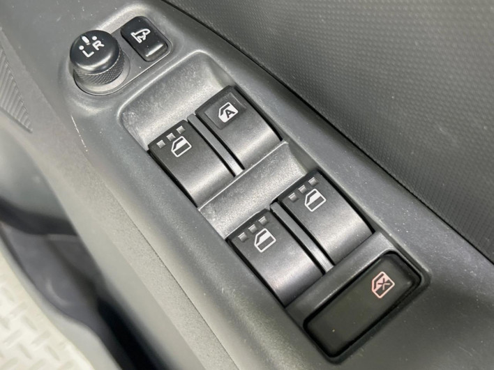 2011 Daihatsu Tanto DBA-L375S (UW-6a03eaa05a43e)[28]
