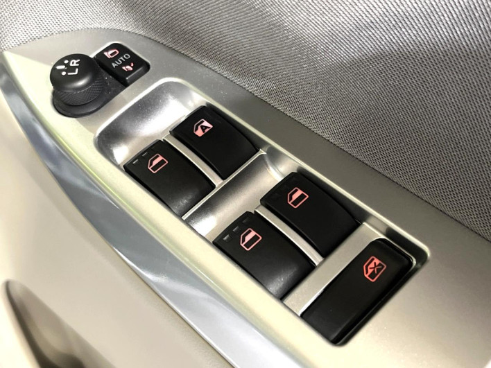 2018 Daihatsu Cast DBA-LA250S (UW-6a03eaa582b8a)[5]