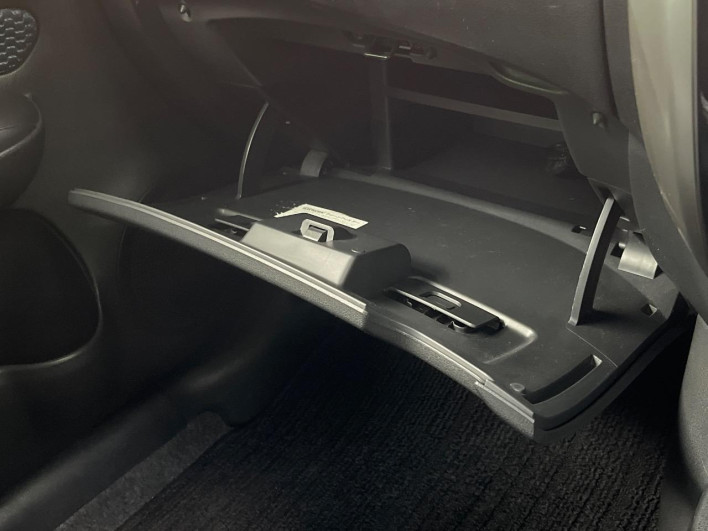 2013 Nissan Note DBA-NE12 (UW-6a03eaef2f049)[26]