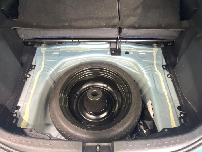 2015 Toyota Aqua DAA-NHP10 (UW-6a03eaf0083b7)[15]