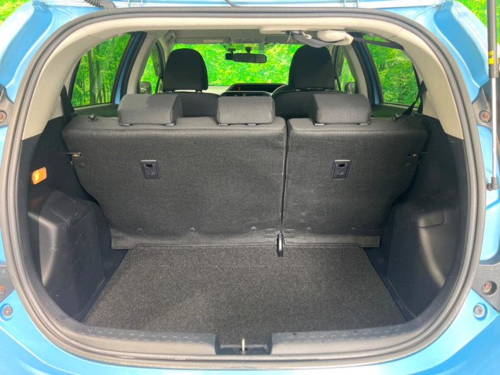 2015 Toyota Aqua DAA-NHP10 (UW-6a03eaf0083b7)[13]