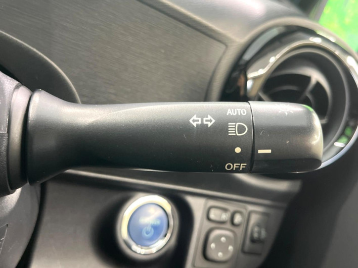 2015 Toyota Aqua DAA-NHP10 (UW-6a03eaf0083b7)[23]