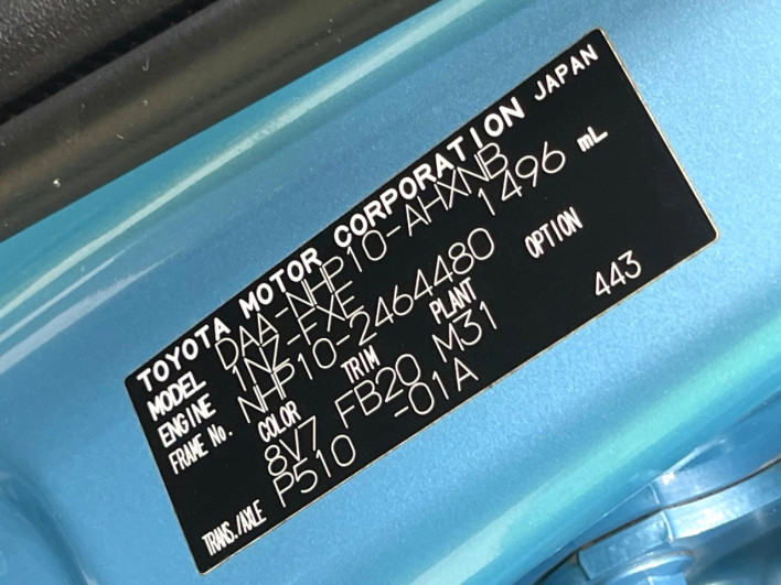2015 Toyota Aqua DAA-NHP10 (UW-6a03eaf0083b7)[1]