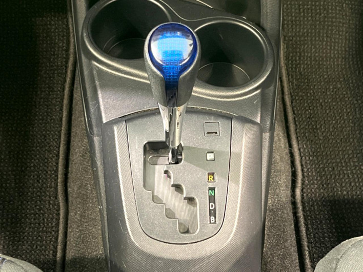 2015 Toyota Aqua DAA-NHP10 (UW-6a03eaf0083b7)[20]