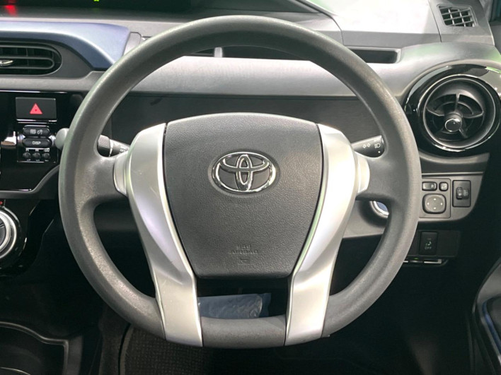 2015 Toyota Aqua DAA-NHP10 (UW-6a03eaf0083b7)[21]