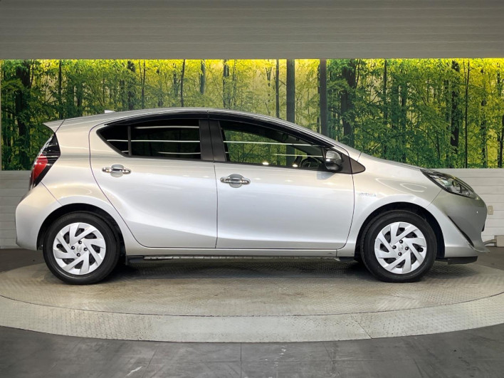 2019 Toyota Aqua DAA-NHP10 (UW-6a03eaf18b5f3)[23]
