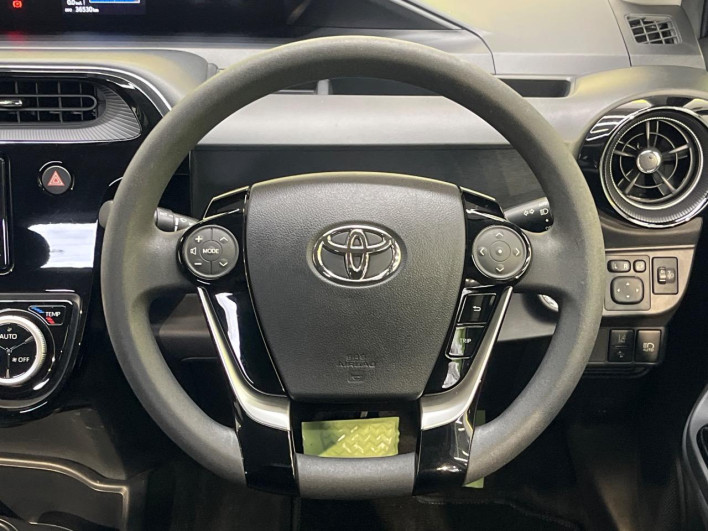 2019 Toyota Aqua DAA-NHP10 (UW-6a03eaf18b5f3)[21]