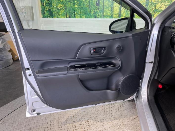 2019 Toyota Aqua DAA-NHP10 (UW-6a03eaf18b5f3)[18]