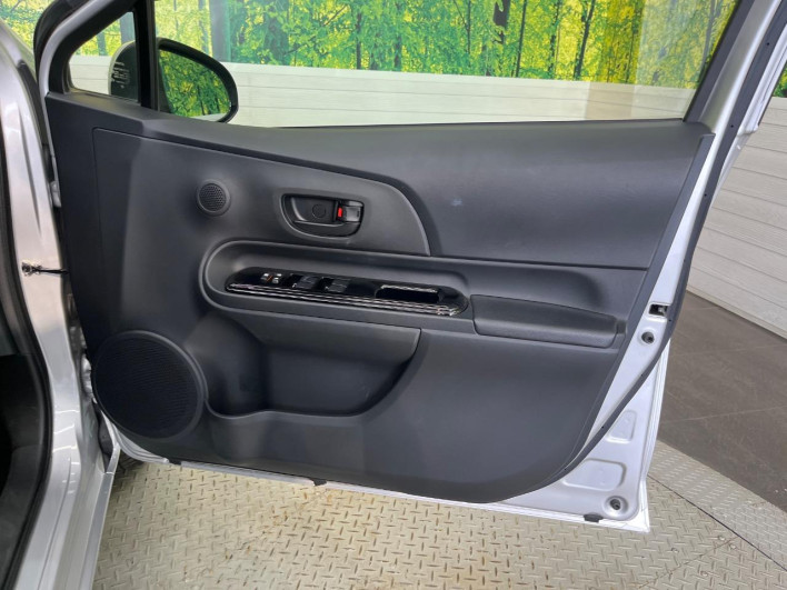 2019 Toyota Aqua DAA-NHP10 (UW-6a03eaf18b5f3)[17]