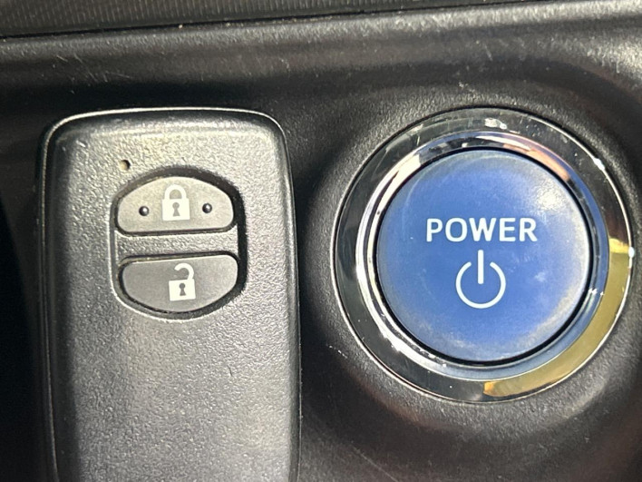 2014 Toyota Aqua DAA-NHP10 (UW-6a03eaf2e3a7b)[26]