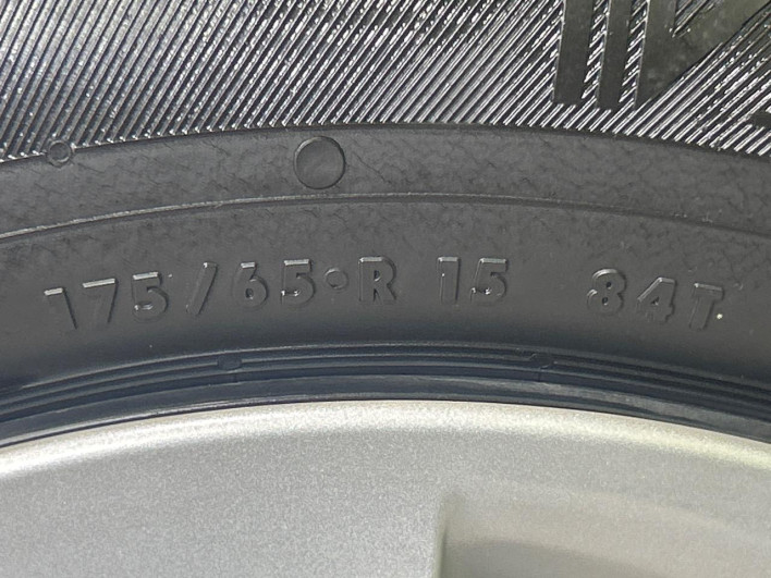 2014 Toyota Aqua DAA-NHP10 (UW-6a03eaf2e3a7b)[8]
