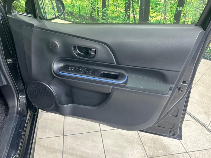 2014 Toyota Aqua DAA-NHP10 (UW-6a03eaf2e3a7b)[24]