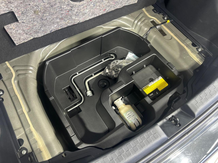 2014 Toyota Aqua DAA-NHP10 (UW-6a03eaf2e3a7b)[22]