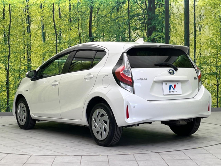 2018 Toyota Aqua DAA-NHP10 (UW-6a03eaf48ad51)[15]