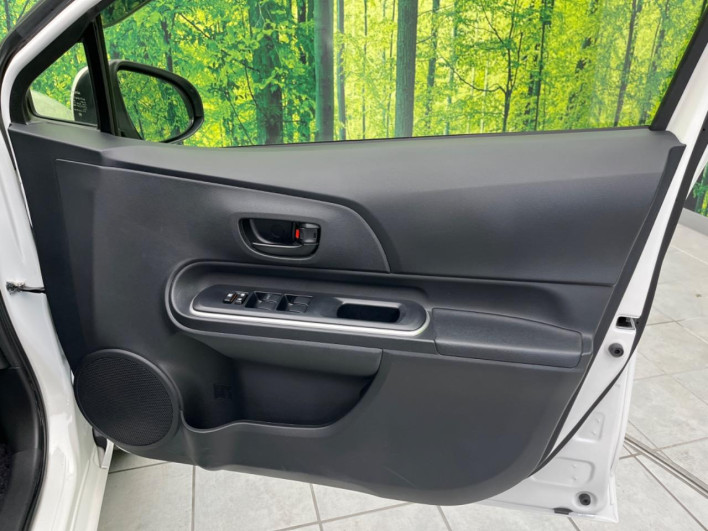2018 Toyota Aqua DAA-NHP10 (UW-6a03eaf48ad51)[21]