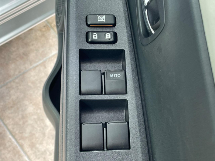 2013 Toyota Vitz DBA-NSP130 (UW-6a03eaf700efa)[9]