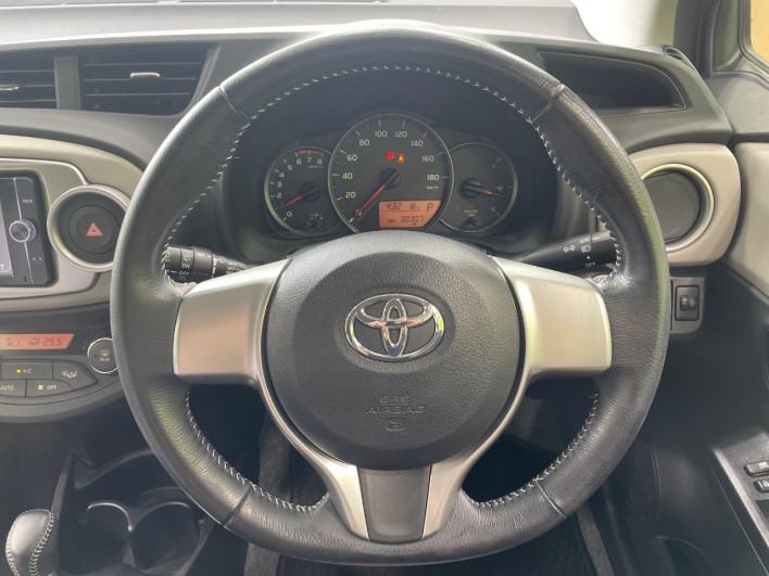 2013 Toyota Vitz DBA-NSP130 (UW-6a03eaf700efa)[22]