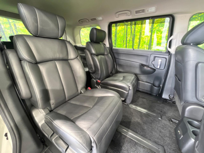 2013 Nissan Elgrand DBA-TE52 (UW-6a03eb0a5250d)[23]