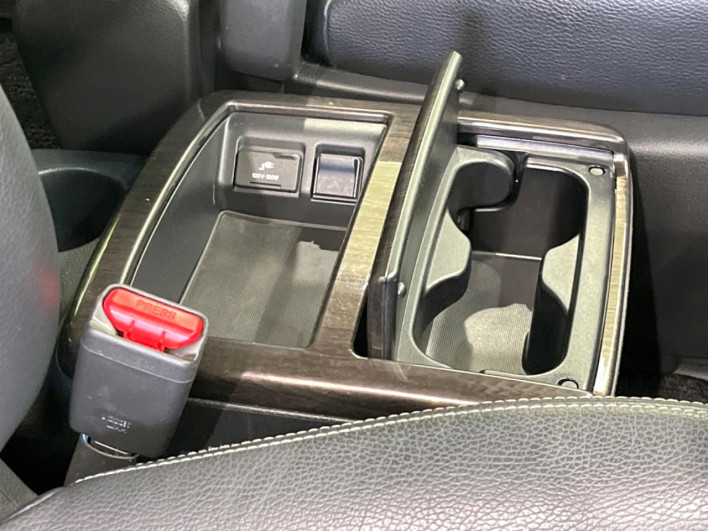2013 Nissan Elgrand DBA-TE52 (UW-6a03eb0a5250d)[29]