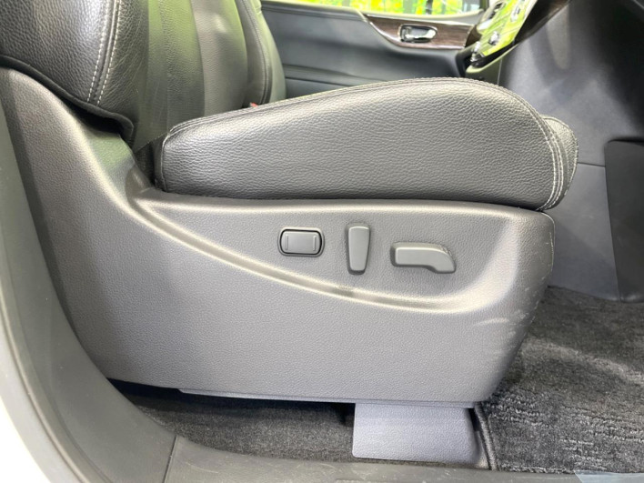 2013 Nissan Elgrand DBA-TE52 (UW-6a03eb0a5250d)[27]