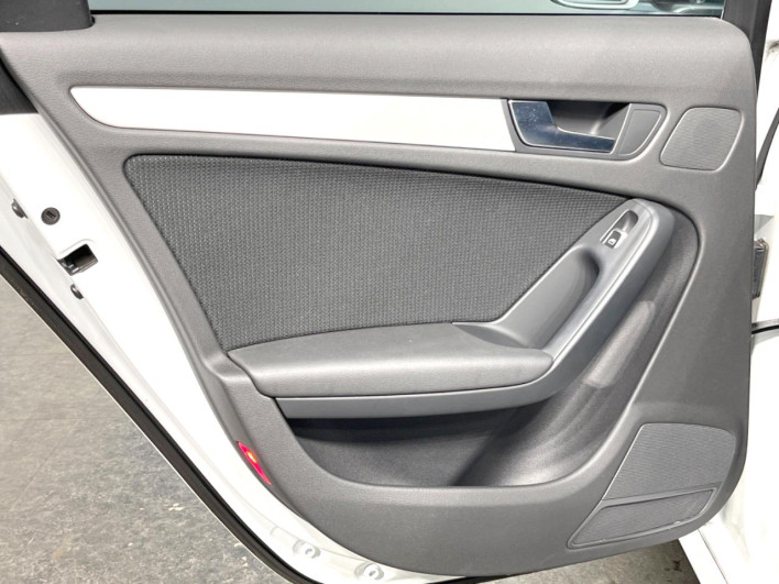 2015 Audi A4 Avant DBA-8KCDN (UW-6a03eb17ecf99)[13]