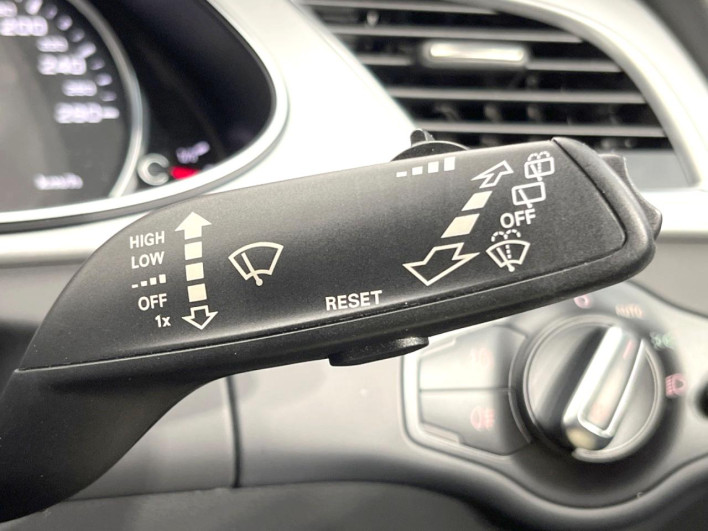 2015 Audi A4 Avant DBA-8KCDN (UW-6a03eb17ecf99)[26]