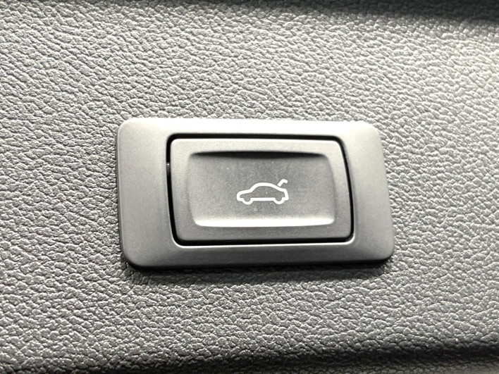 2015 Audi A4 Avant DBA-8KCDN (UW-6a03eb17ecf99)[16]
