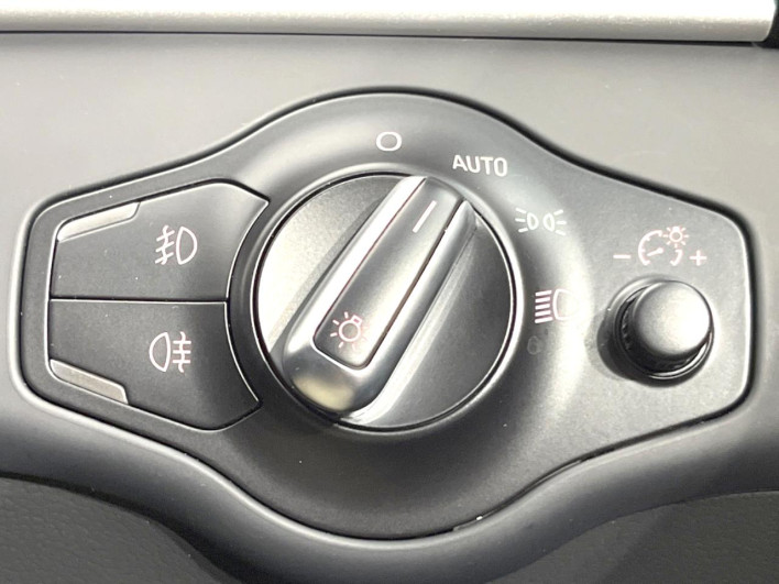 2015 Audi A4 Avant DBA-8KCDN (UW-6a03eb17ecf99)[24]